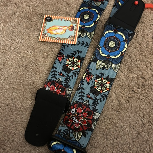 BRAND NEW BEAUTIFUL Guitar Strap! - Picture 2 of 3